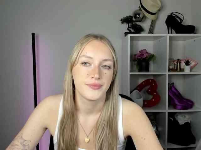 EvelynBlond26