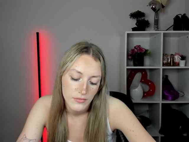 EvelynBlond26