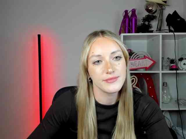 EvelynBlond26