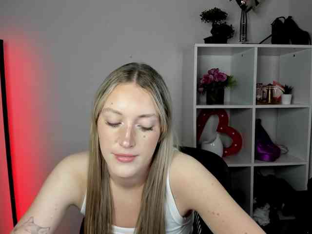 EvelynBlond26 webcam
