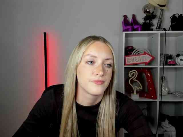 EvelynBlond26