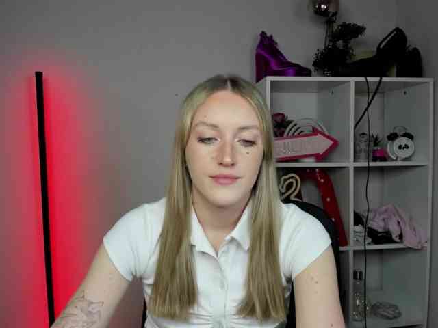 EvelynBlond26