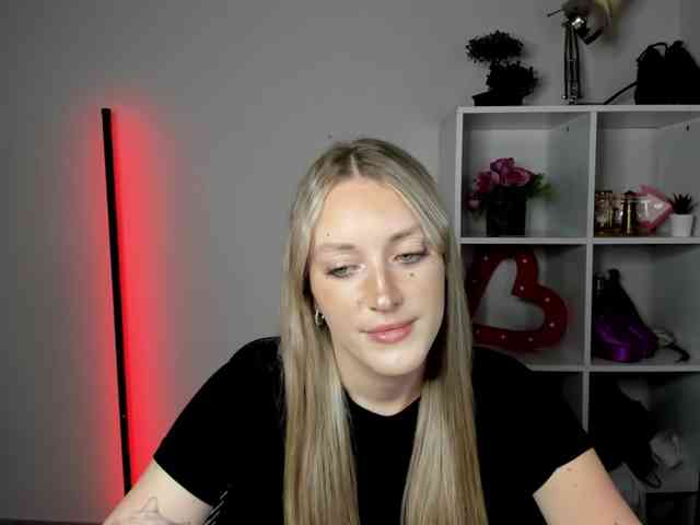 Model: EvelynBlond26