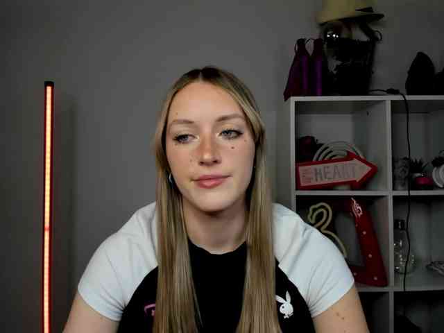 EvelynBlond26