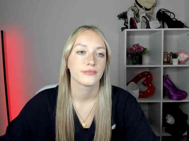 EvelynBlond26