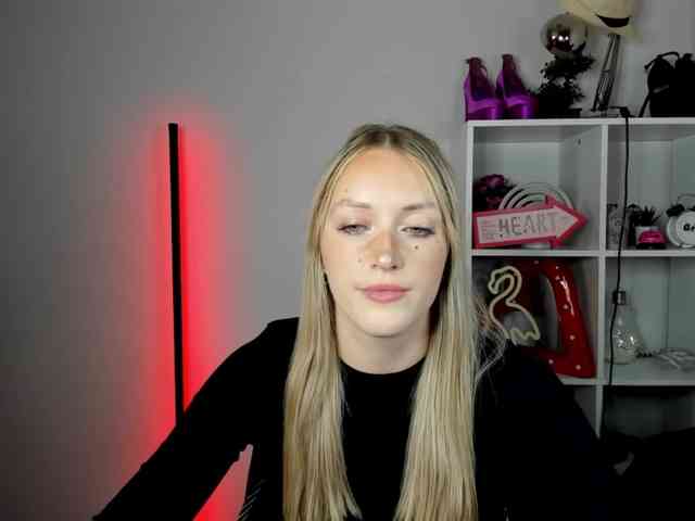 EvelynBlond26