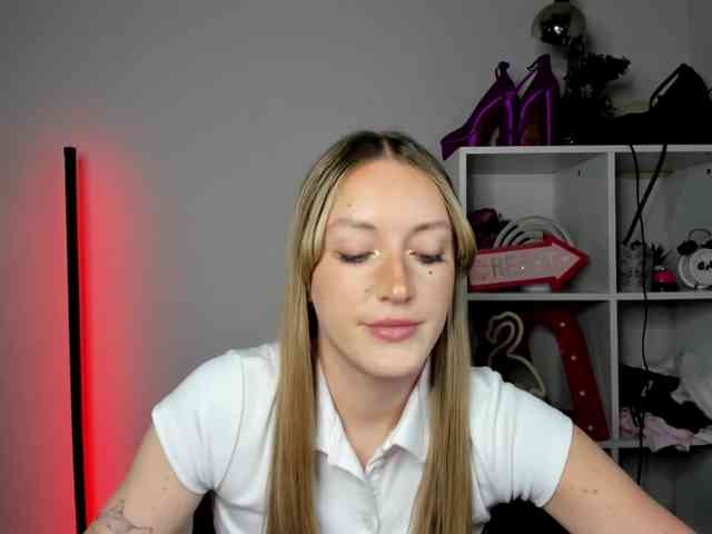 EvelynBlond26
