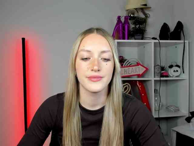 Model: EvelynBlond26
