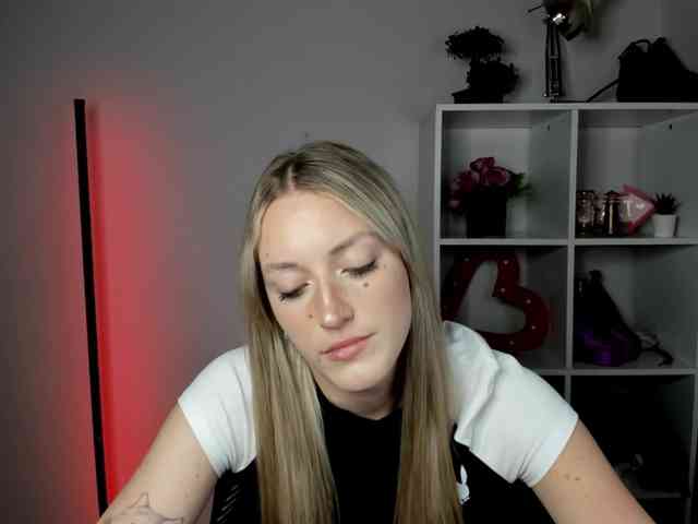 EvelynBlond - Girl 