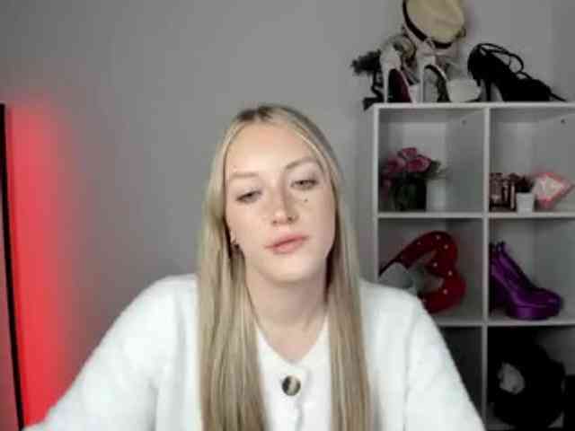 EvelynBlond26