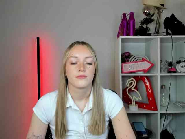 EvelynBlond26