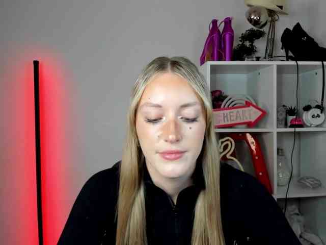EvelynBlond26