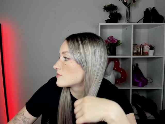Model: EvelynBlond26