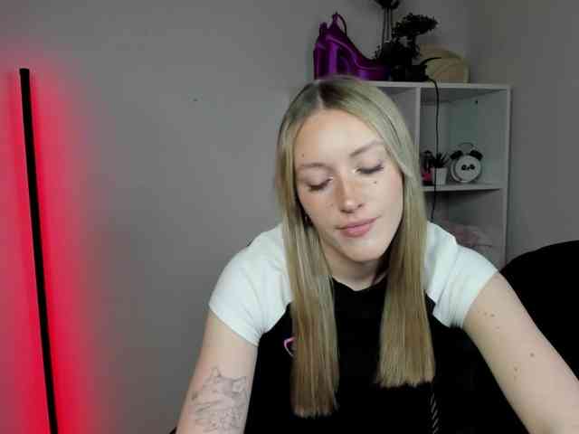 EvelynBlond26