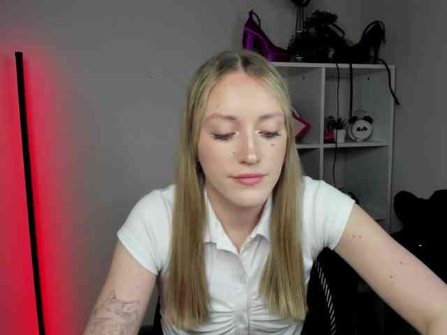 EvelynBlond26