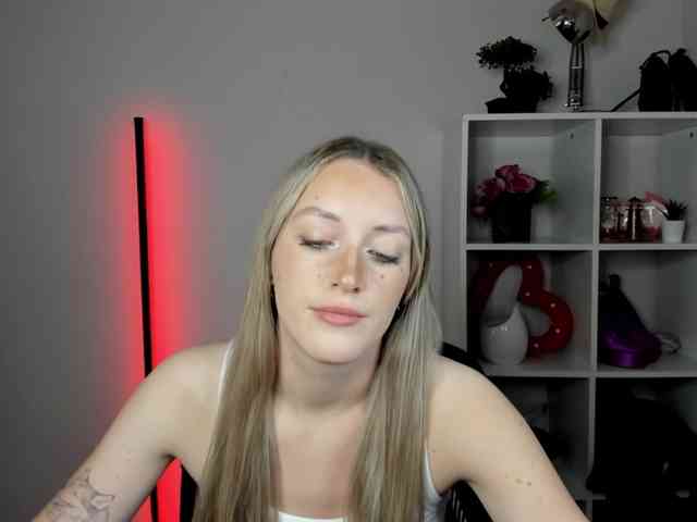 Model: EvelynBlond26