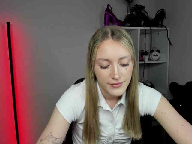 EvelynBlond26
