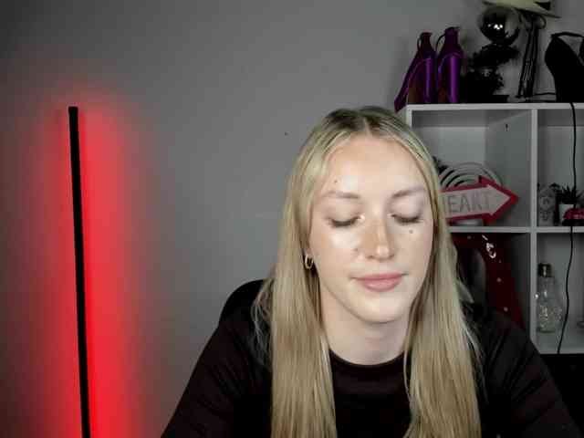 Model: EvelynBlond26