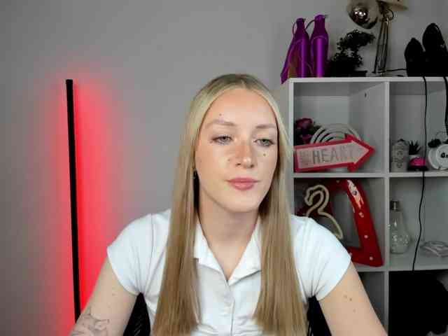 EvelynBlond26