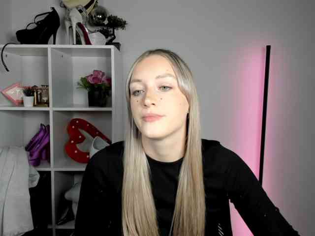 EvelynBlond26