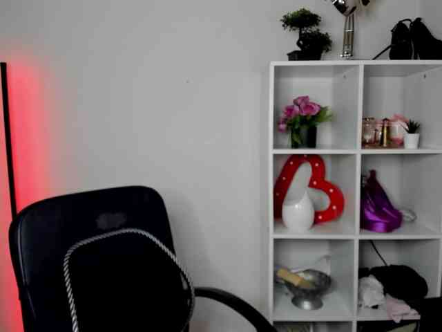 evelynblond26's live room