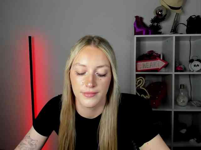 EvelynBlond26