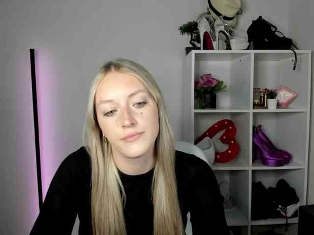 EvelynBlond26