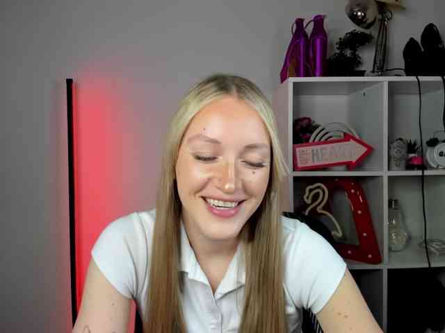 EvelynBlond26