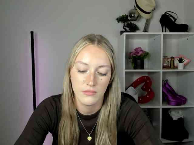 EvelynBlond26