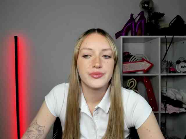 EvelynBlond26