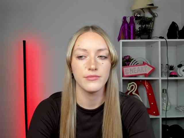 EvelynBlond26