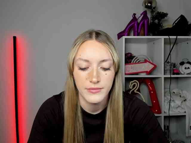 EvelynBlond26