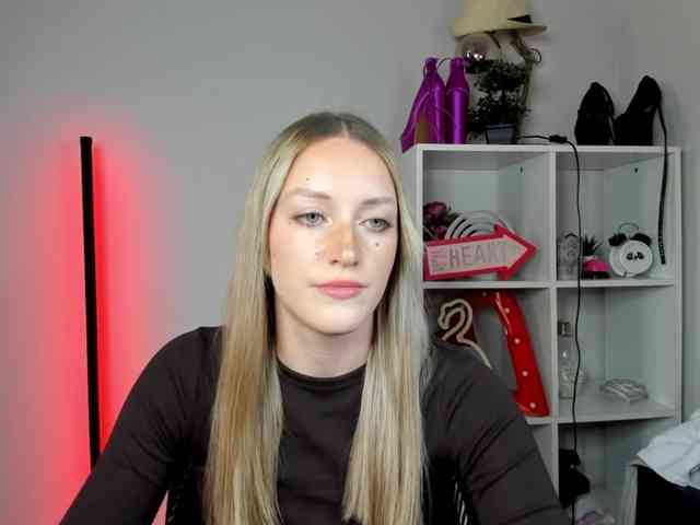 EvelynBlond26