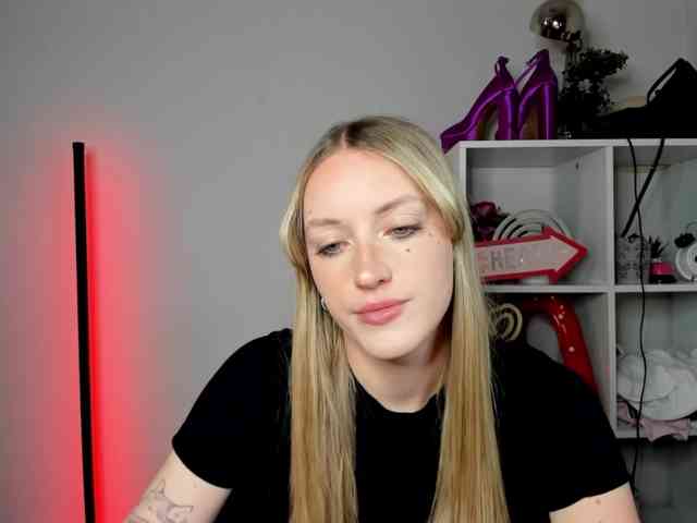 EvelynBlond26