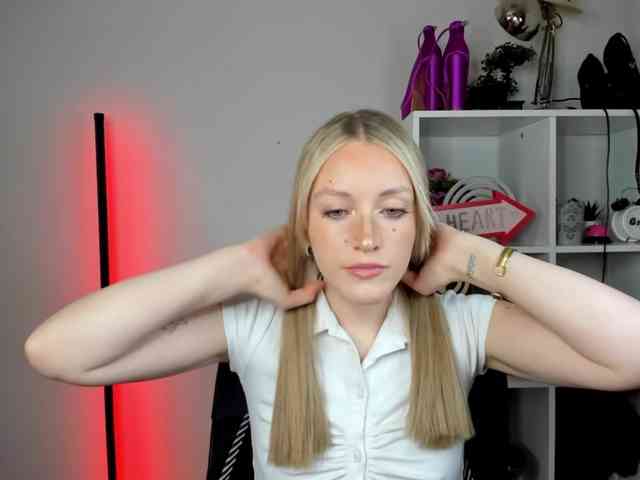 EvelynBlond26