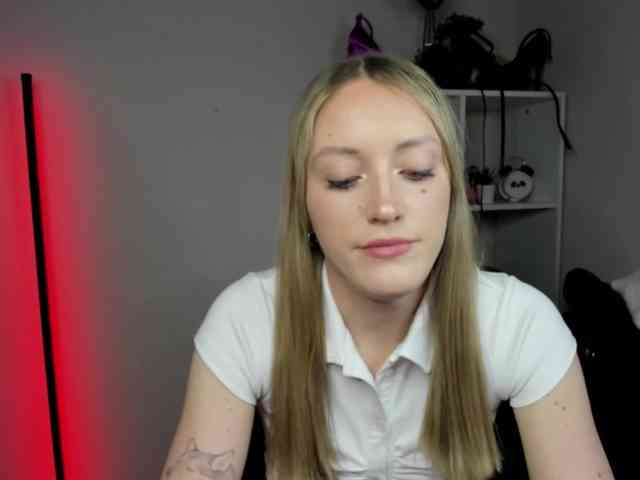 EvelynBlond26