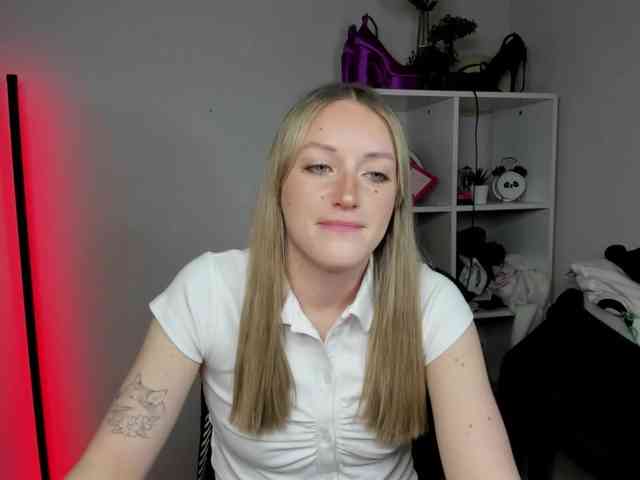 EvelynBlond26
