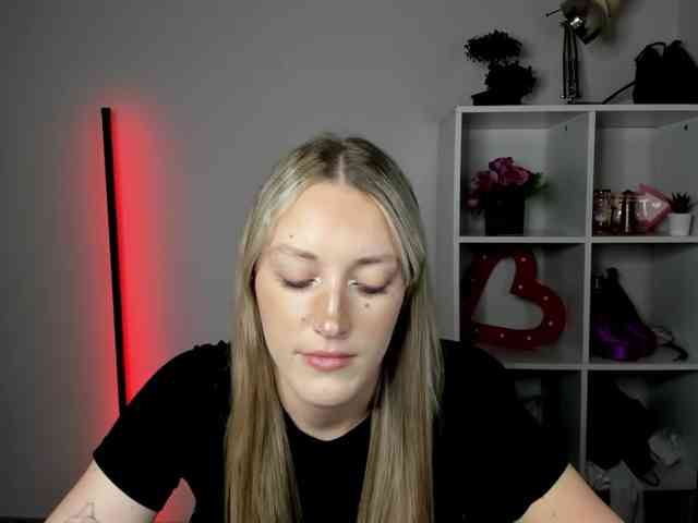 EvelynBlond26