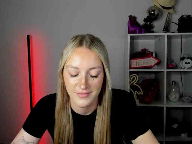 EvelynBlond26