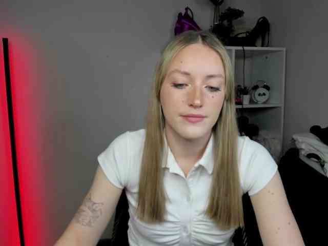 EvelynBlond26