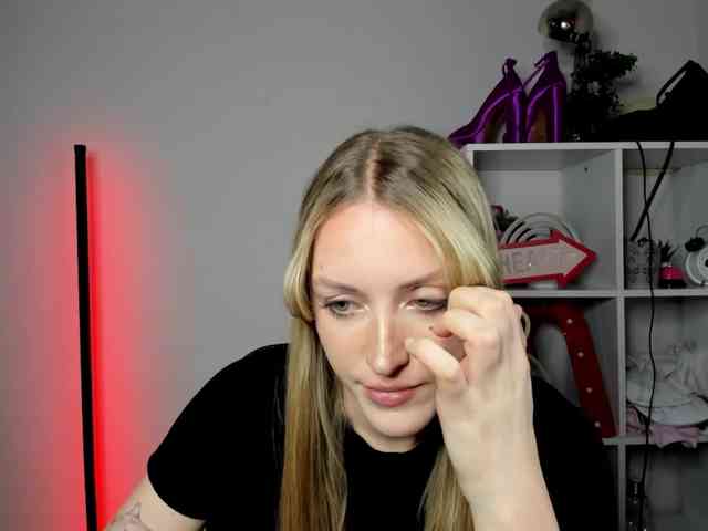 EvelynBlond26