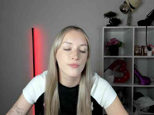 Model: EvelynBlond26