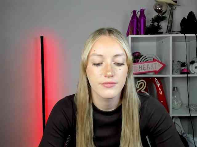 EvelynBlond26