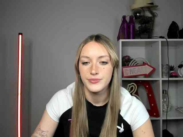 EvelynBlond26