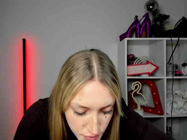 EvelynBlond26