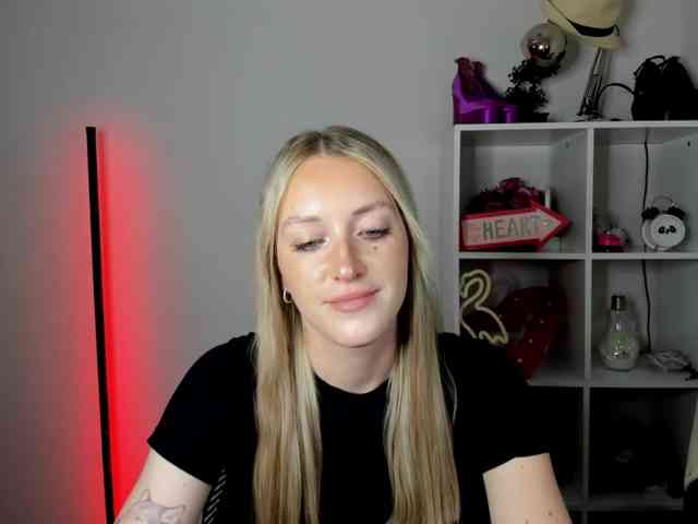 EvelynBlond26