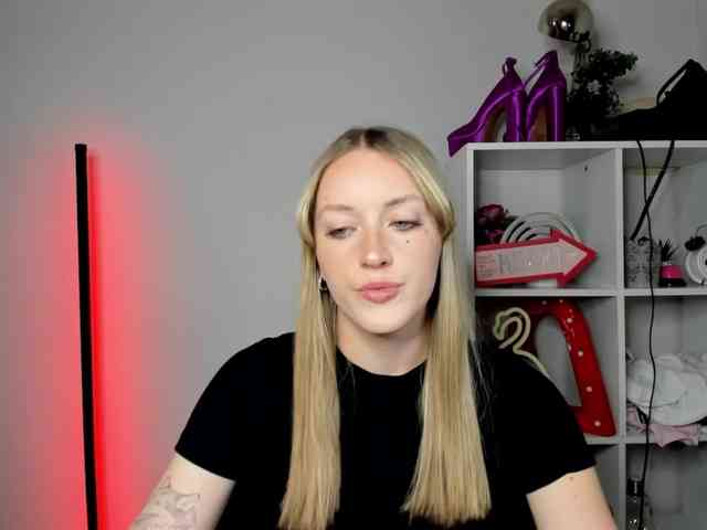 EvelynBlond26