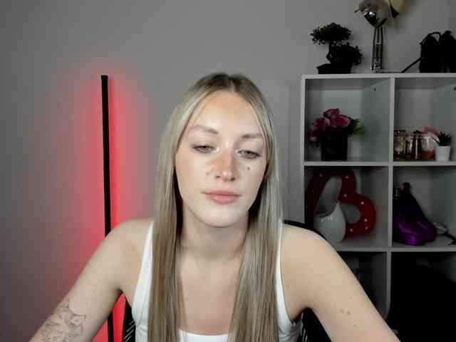 Model: EvelynBlond26