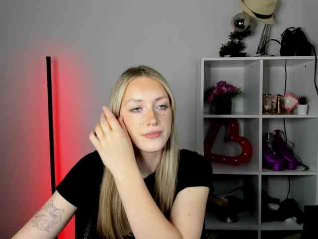 Model: EvelynBlond26
