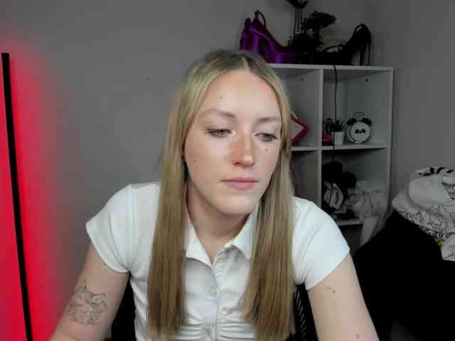 EvelynBlond26